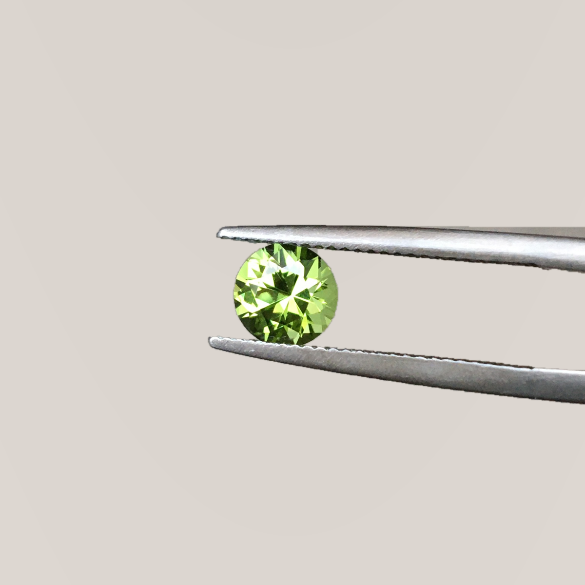 1.2ct Peridot/ Round cut