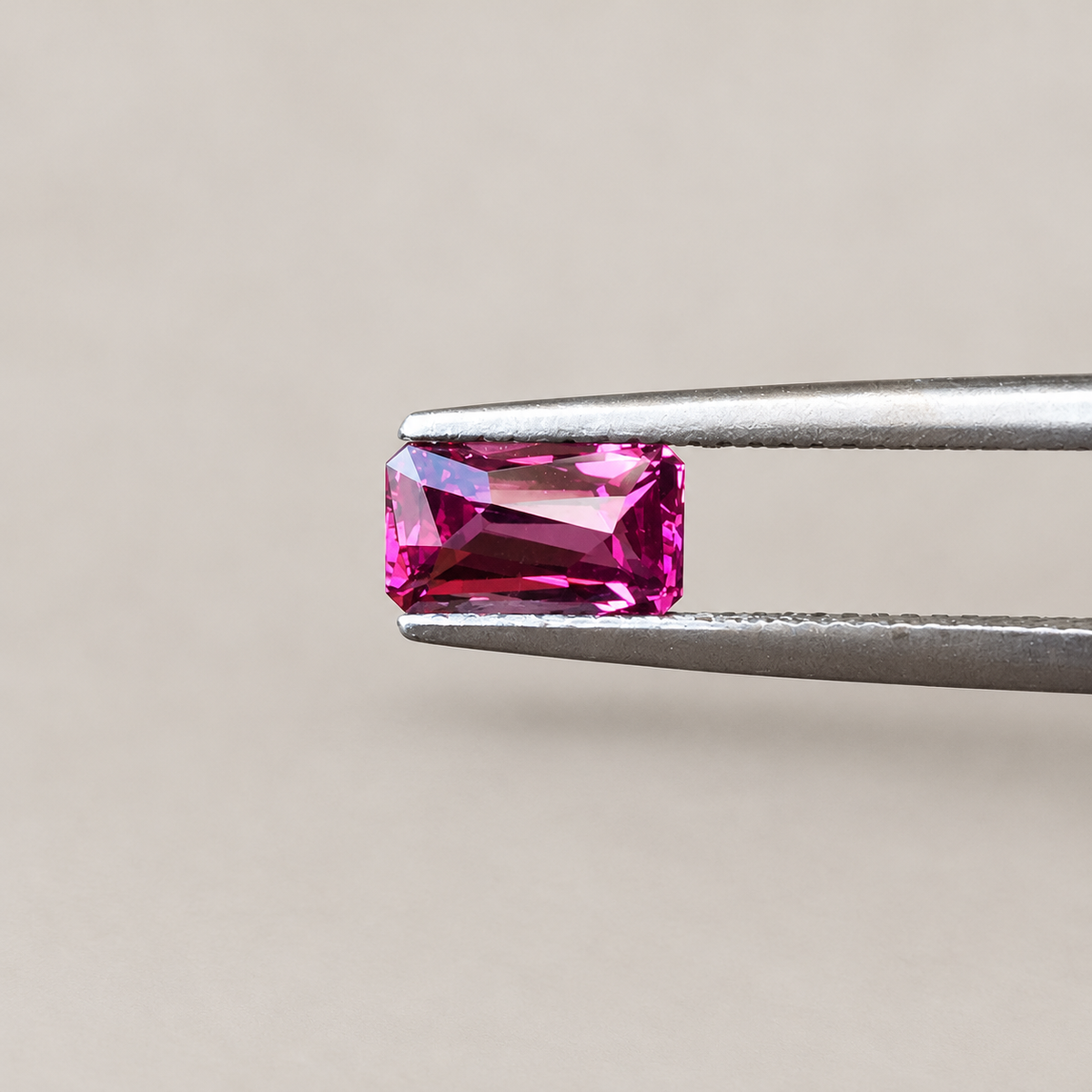 1.7ct Garnet / Scissor Cut