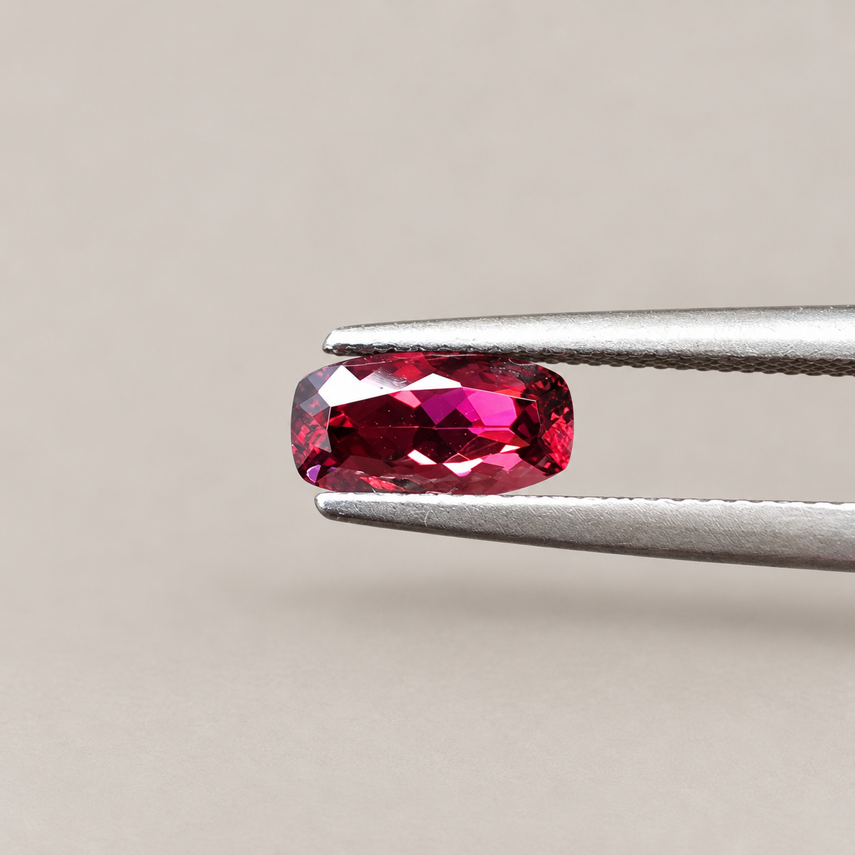 1.8ct Garnet / Cushion Cut