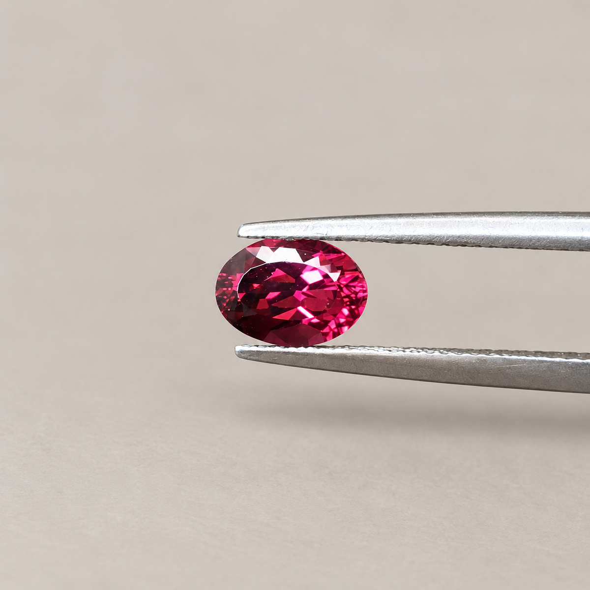 1.5ct Rhodolite Garnet / Oval
