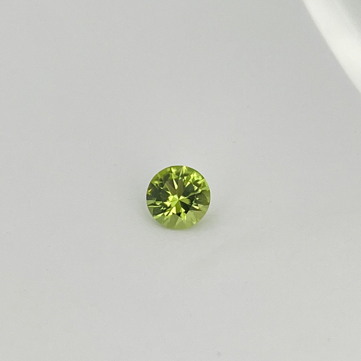 1.06ct Peridot/ Round cut