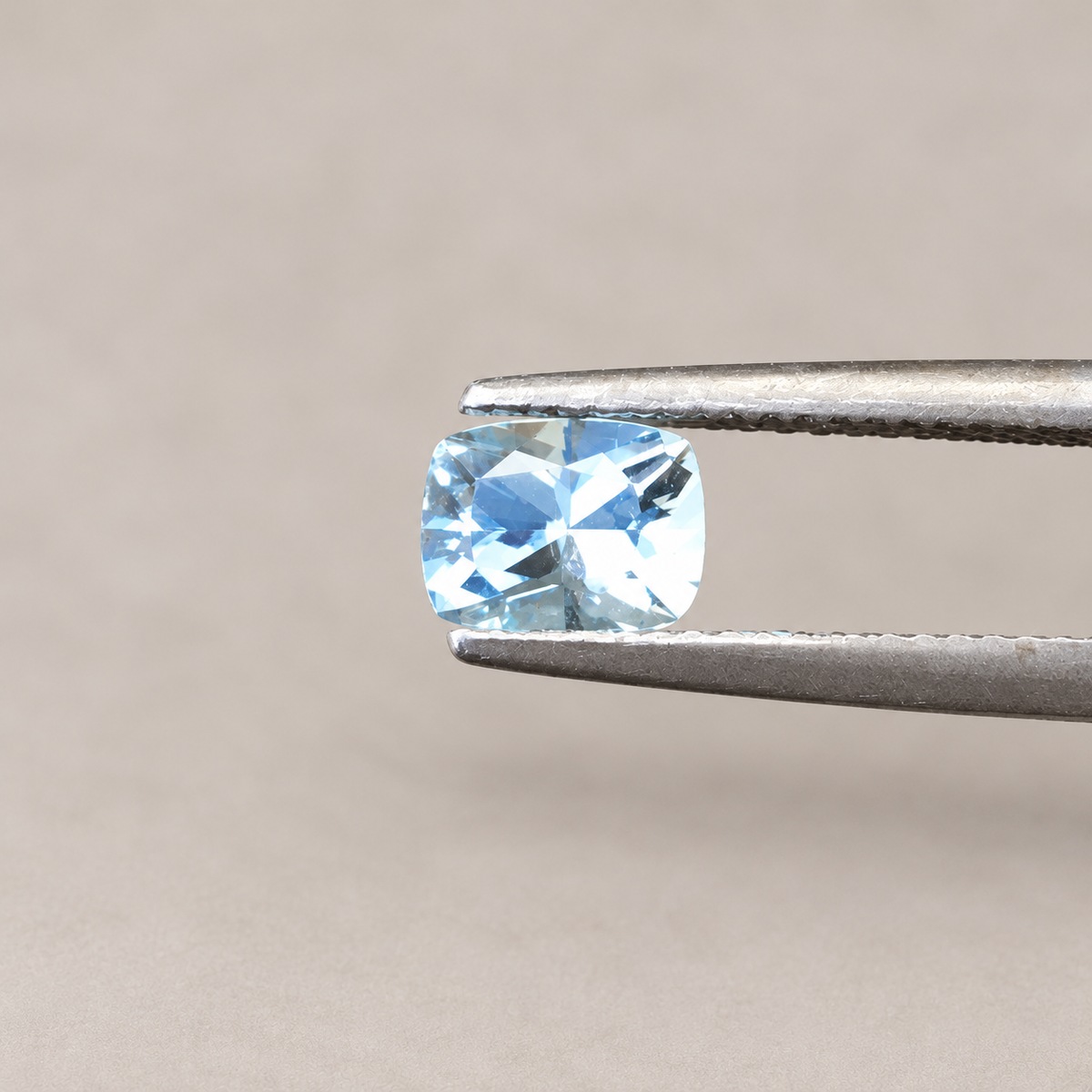 0.9ct Aquamarine / Cushion cut