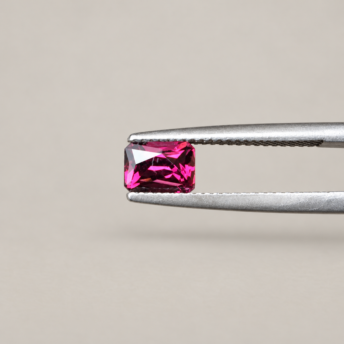 1.4ct Garnet / Scissor Cut