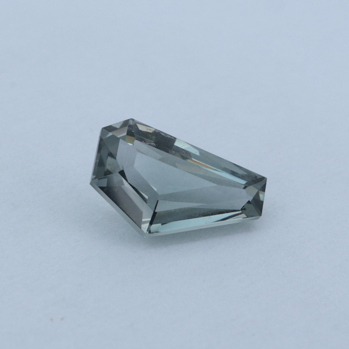 0.495ct Grey Spinal / Custom Cut (shield shape)