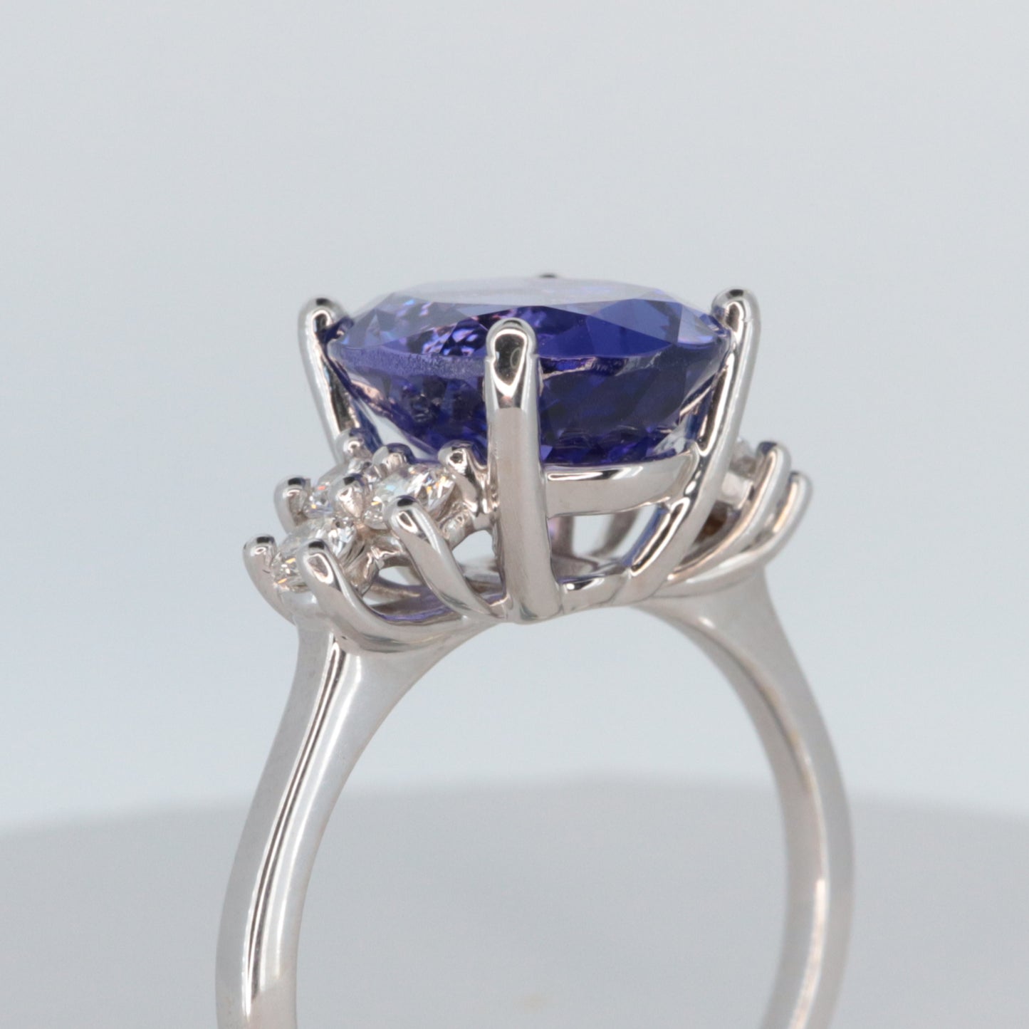 Certified 4.47ct Tanzanite with 6 diamonds/ 14KWG ring/ Size 7