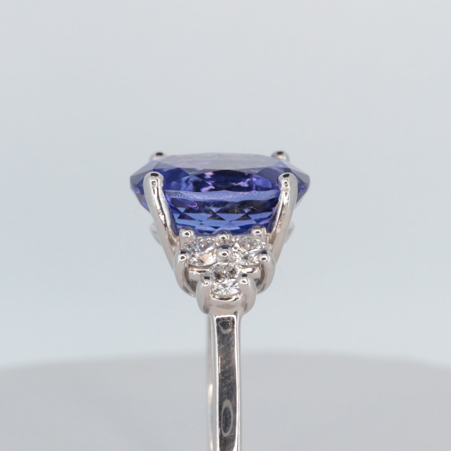 Certified 4.47ct Tanzanite with 6 diamonds/ 14KWG ring/ Size 7