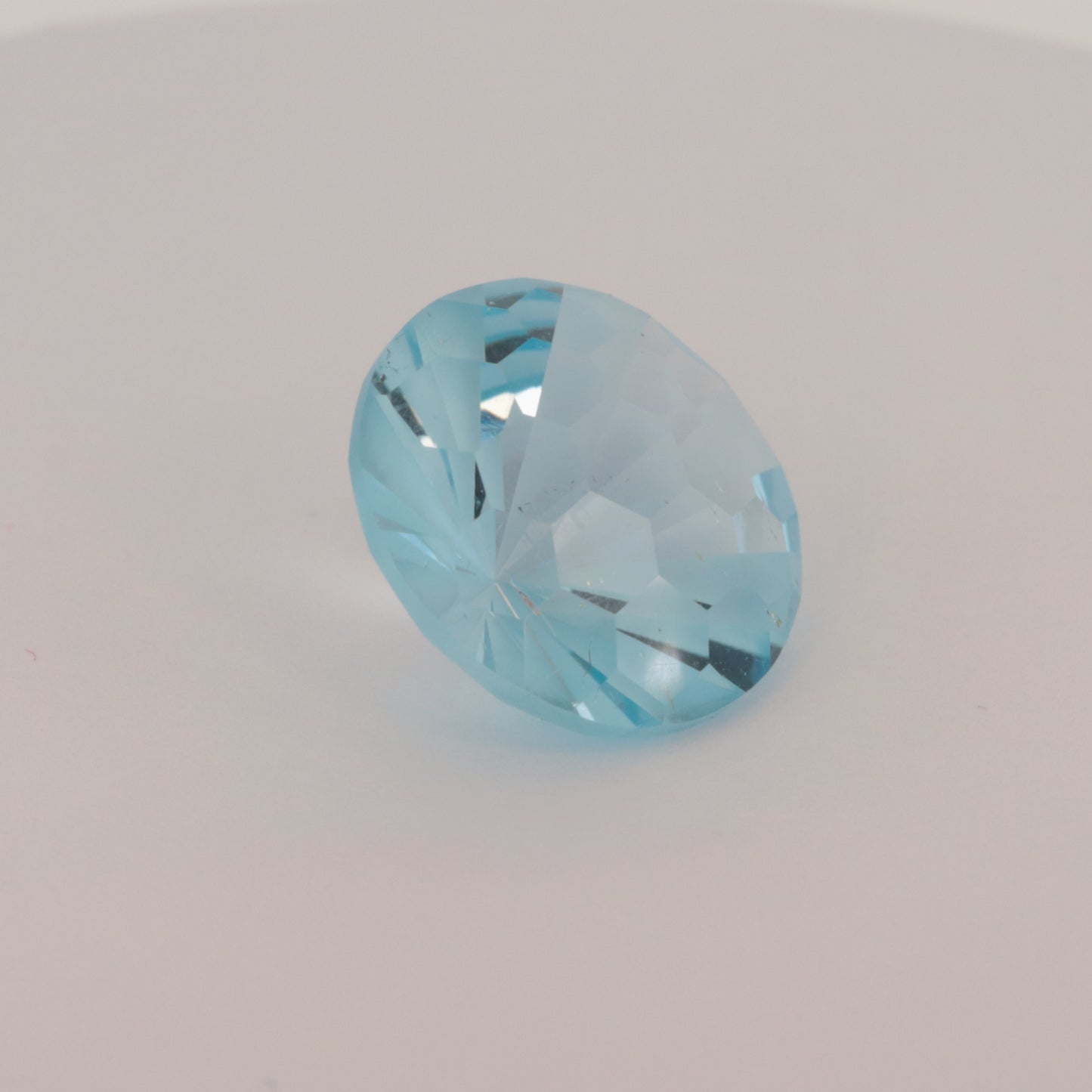SWISS BLUE TOPAZ 8.77ct fancy cut round