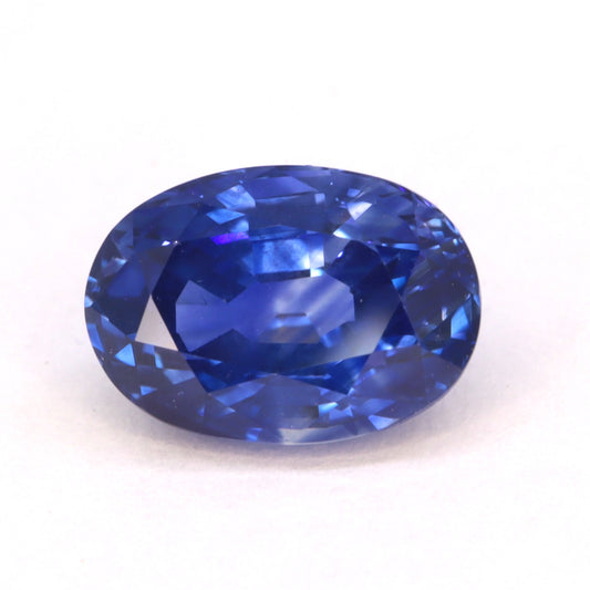 3.3ct  Certified Cornflower blue sapphire / Oval shape