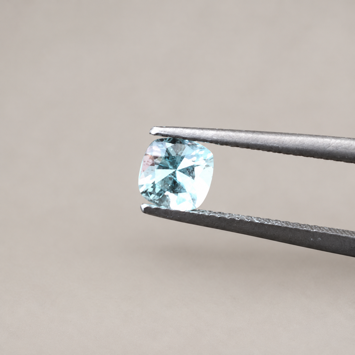 0.8ct Aquamarine / Cushion cut
