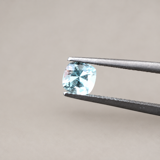 0.8ct Aquamarine / Cushion cut