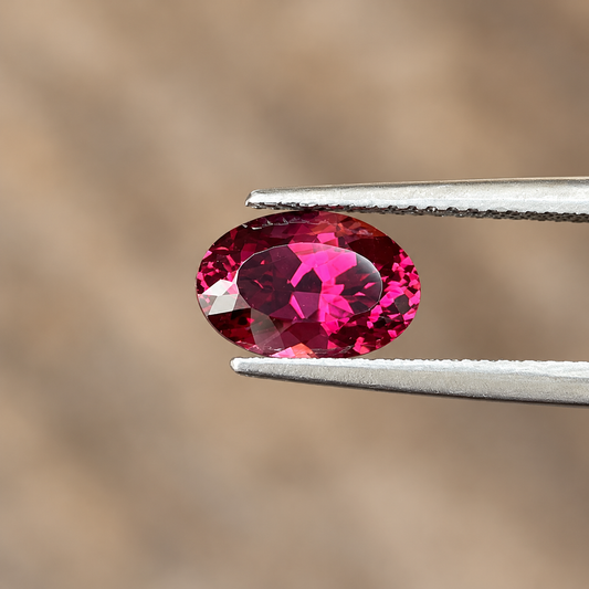 2.76ct Rhodolite Garnet / Oval