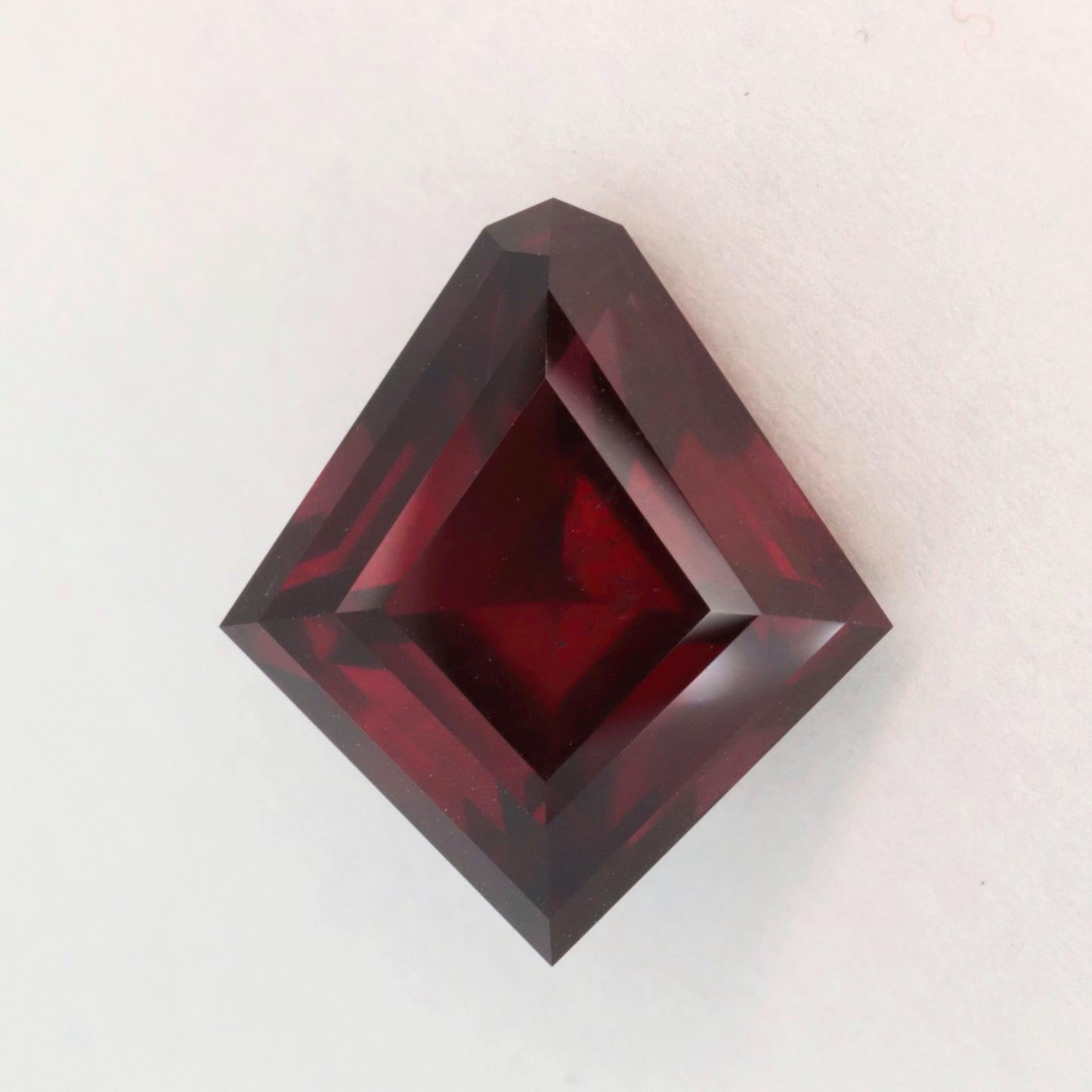 7.9ct Pyrope garnet/ Key stone shape