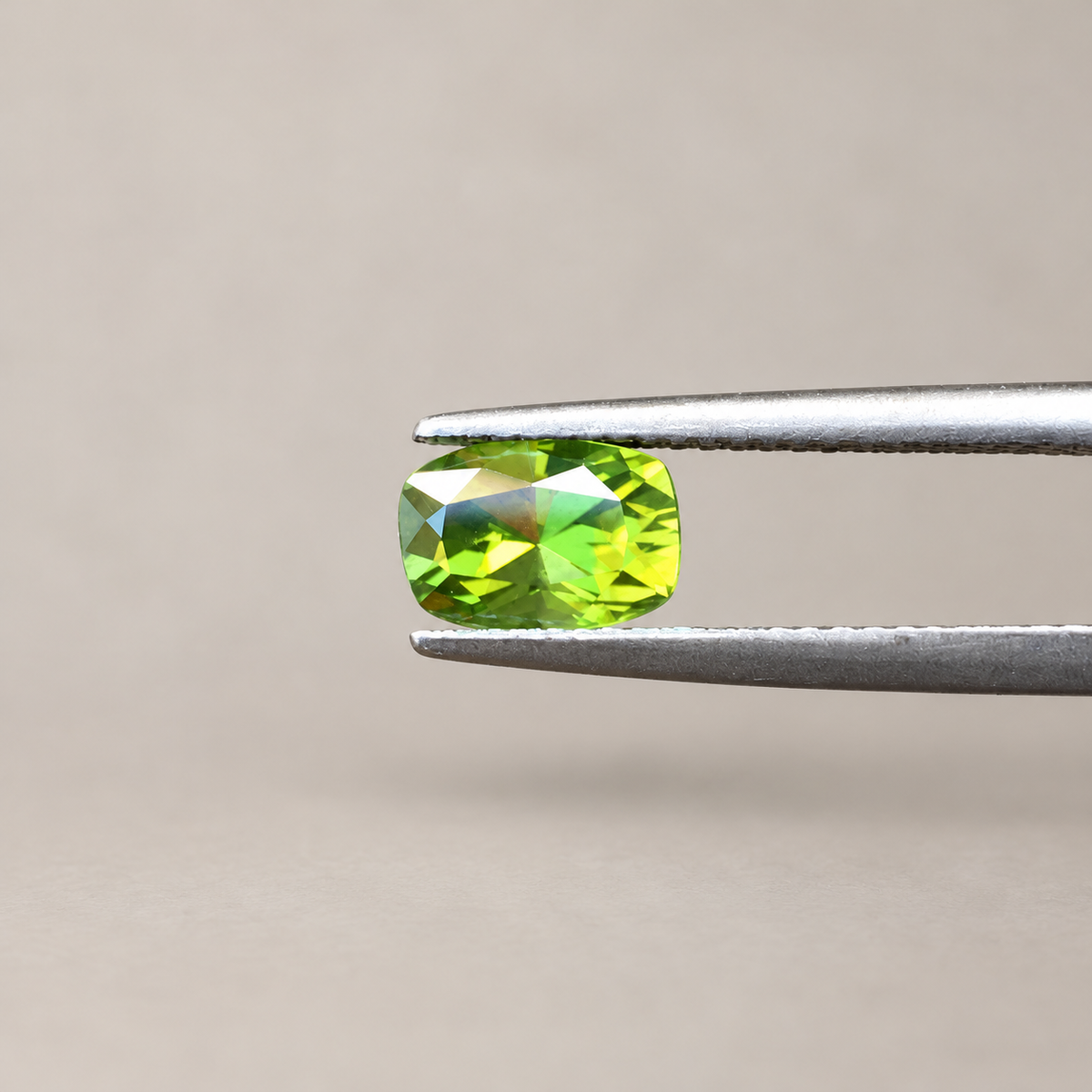 1.4ct Peridot/ Cushion cut