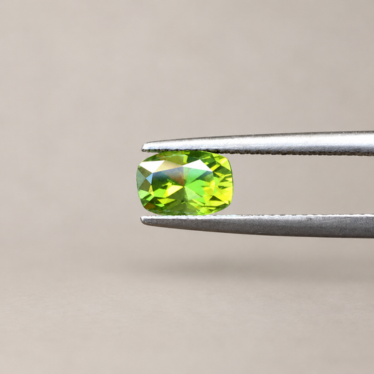 1.4ct Peridot/ Cushion cut