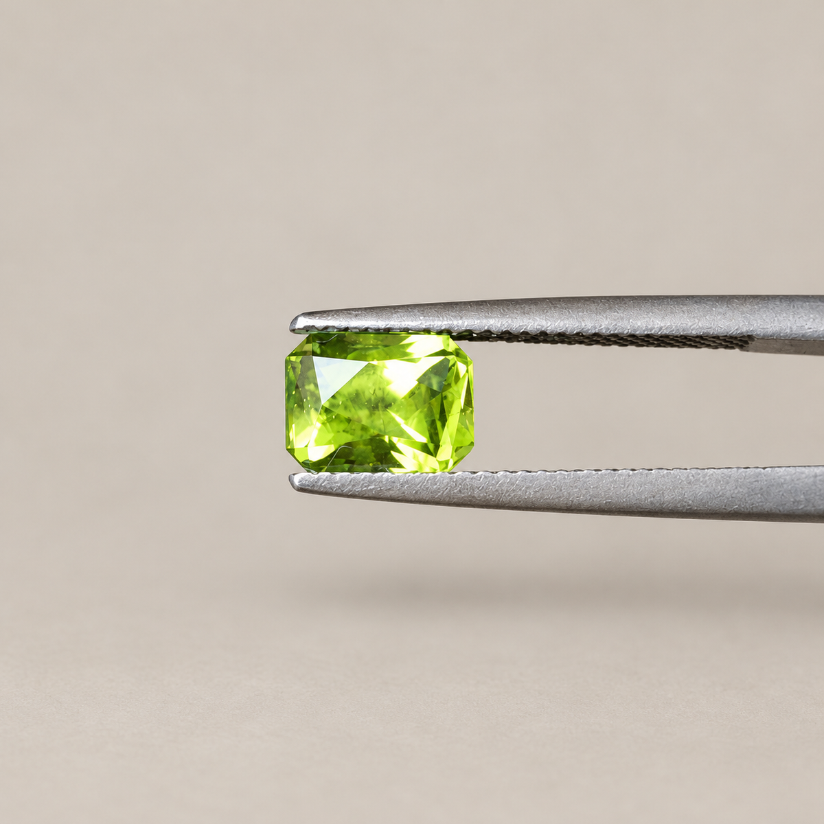 1.8ct Peridot/ Scissor cut