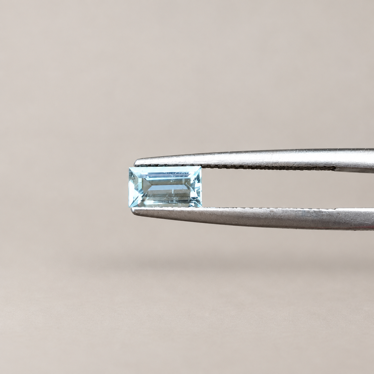0.6ct Aquamarine / Baguette cut