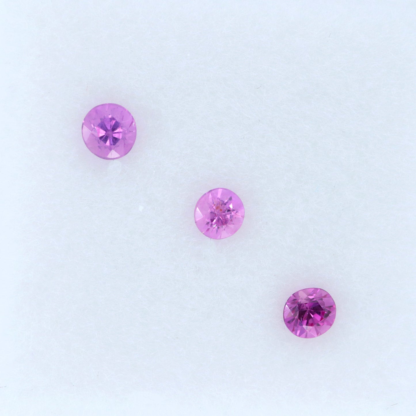 Pink Sapphire/ Round 2.6-2.8 x 2.0mm