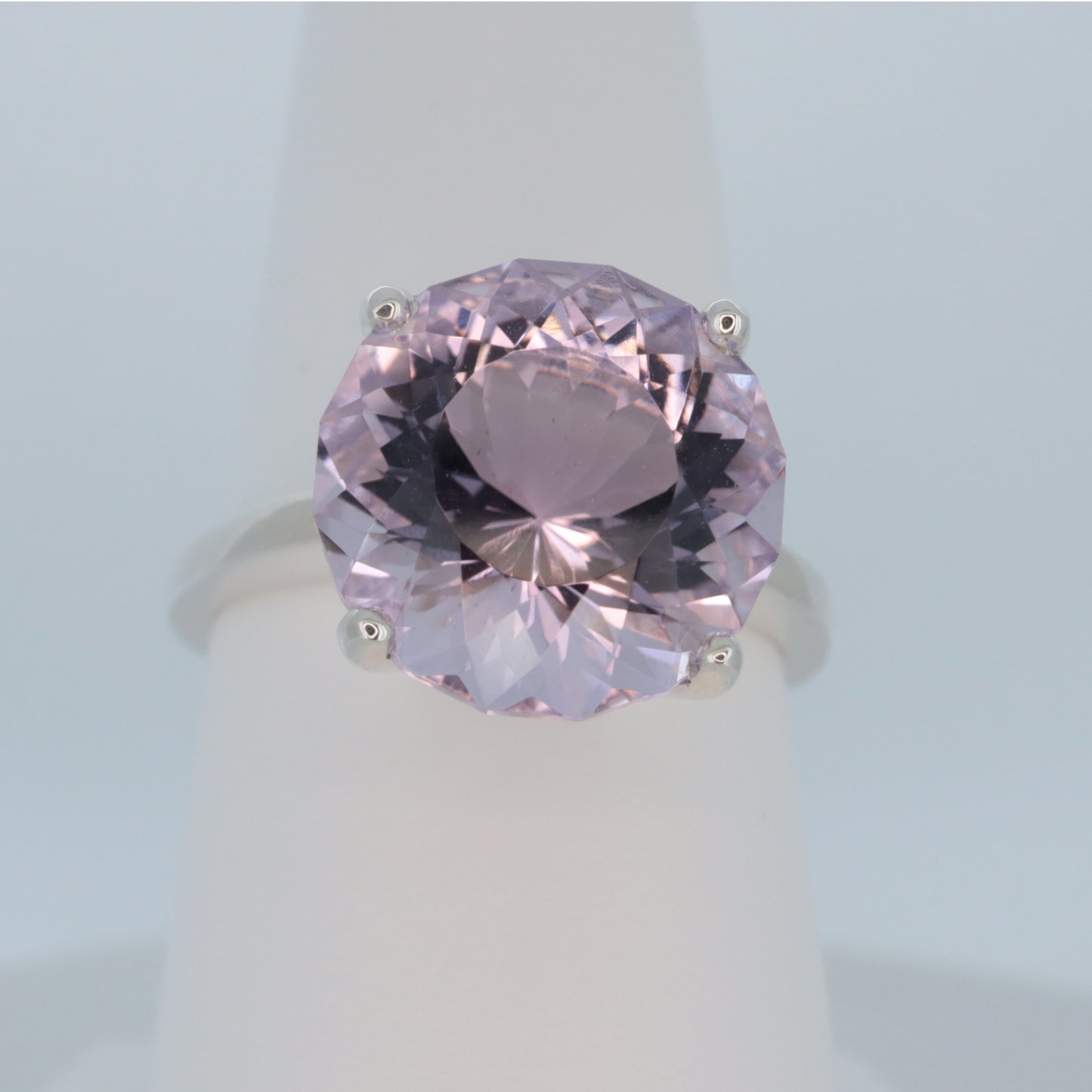 Amethyst (Rose de France) 6.2ct / 925 Sterling Silver ring