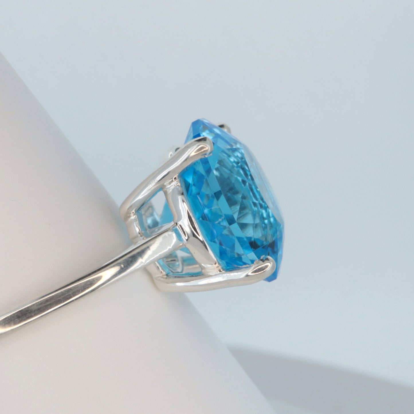 Topaz 8.2ct / 925 Sterling Silver ring