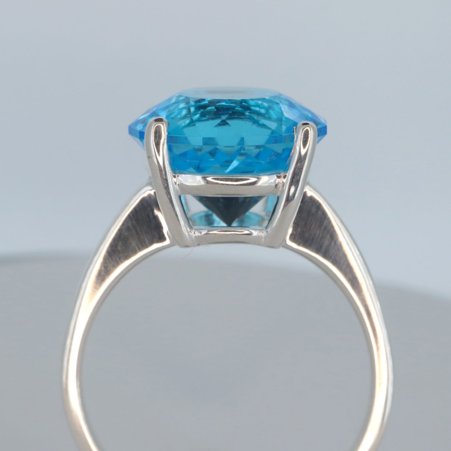 Topaz 8.2ct / 925 Sterling Silver ring