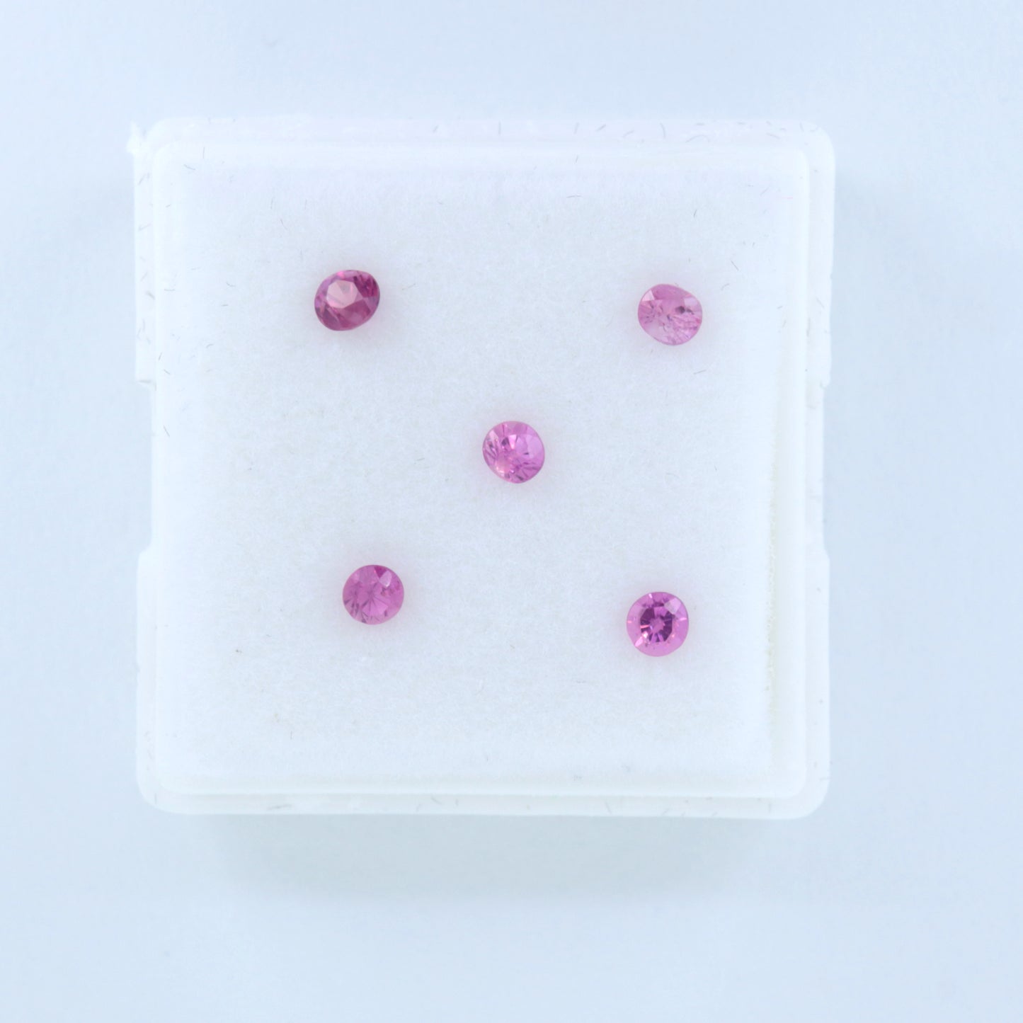Pink Sapphire/ Round 2.6-2.8 x 2.0mm SP01