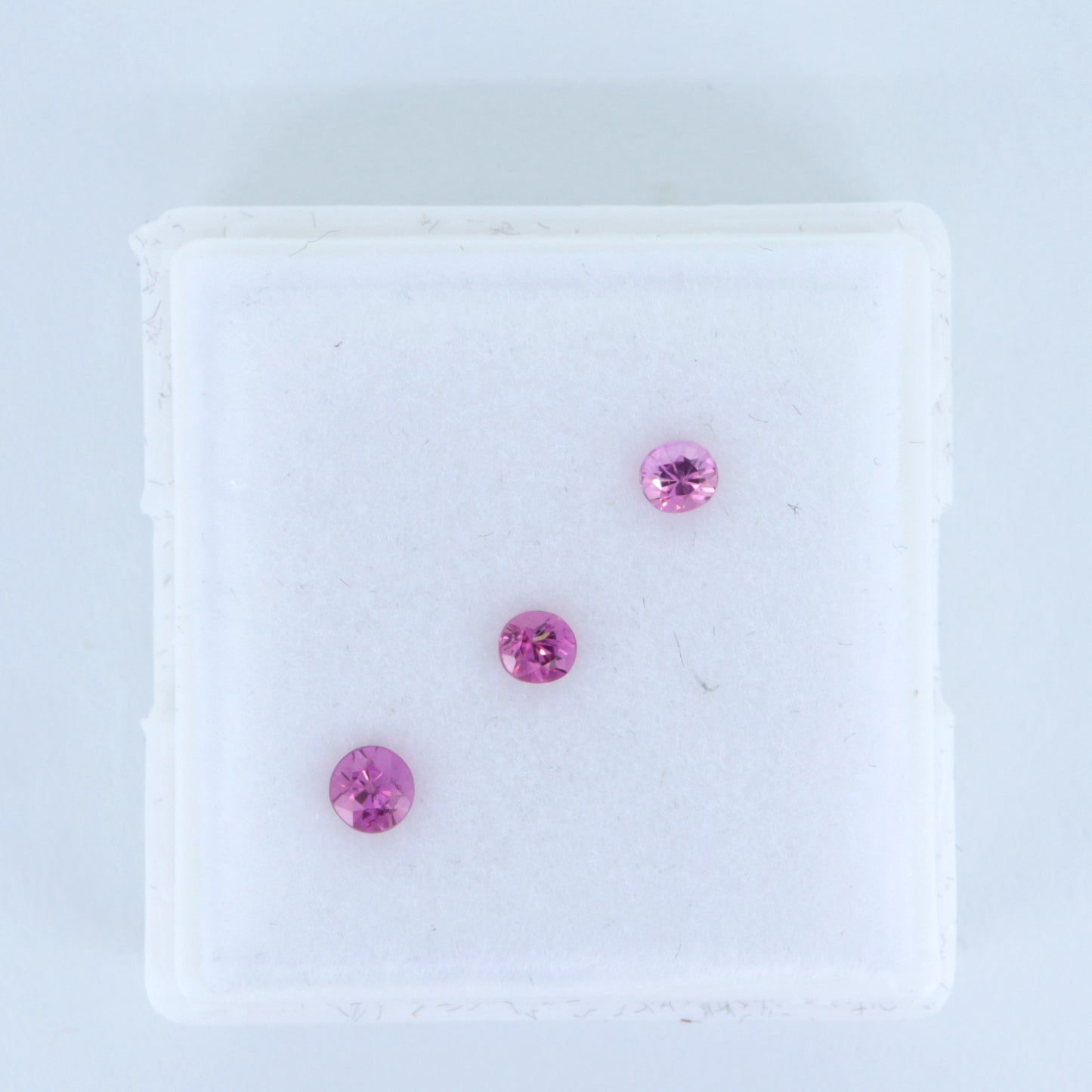 Pink Sapphire/ Round 2.6-2.8 x 2.0mm SP02