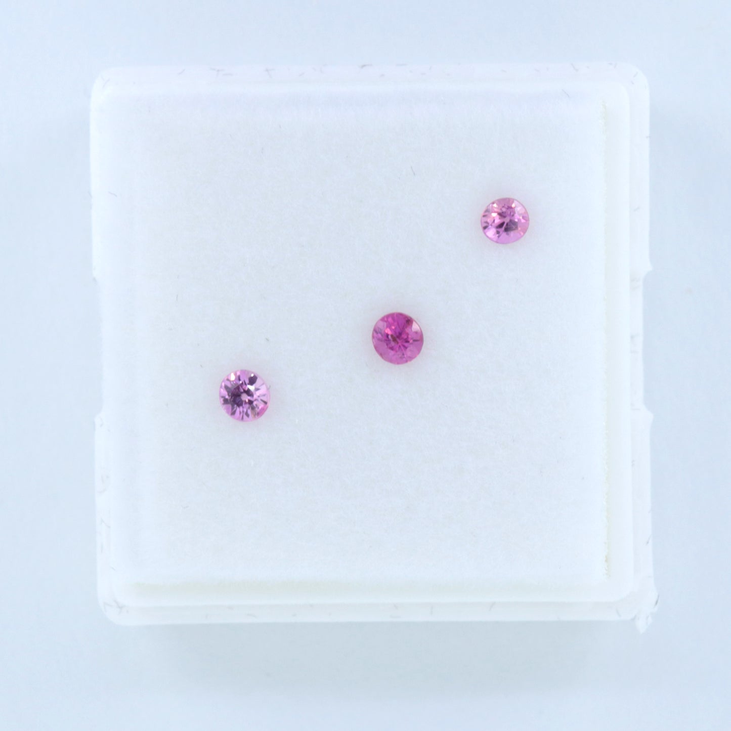 Pink Sapphire/ Round 2.6-2.8 x 2.0mm SP06