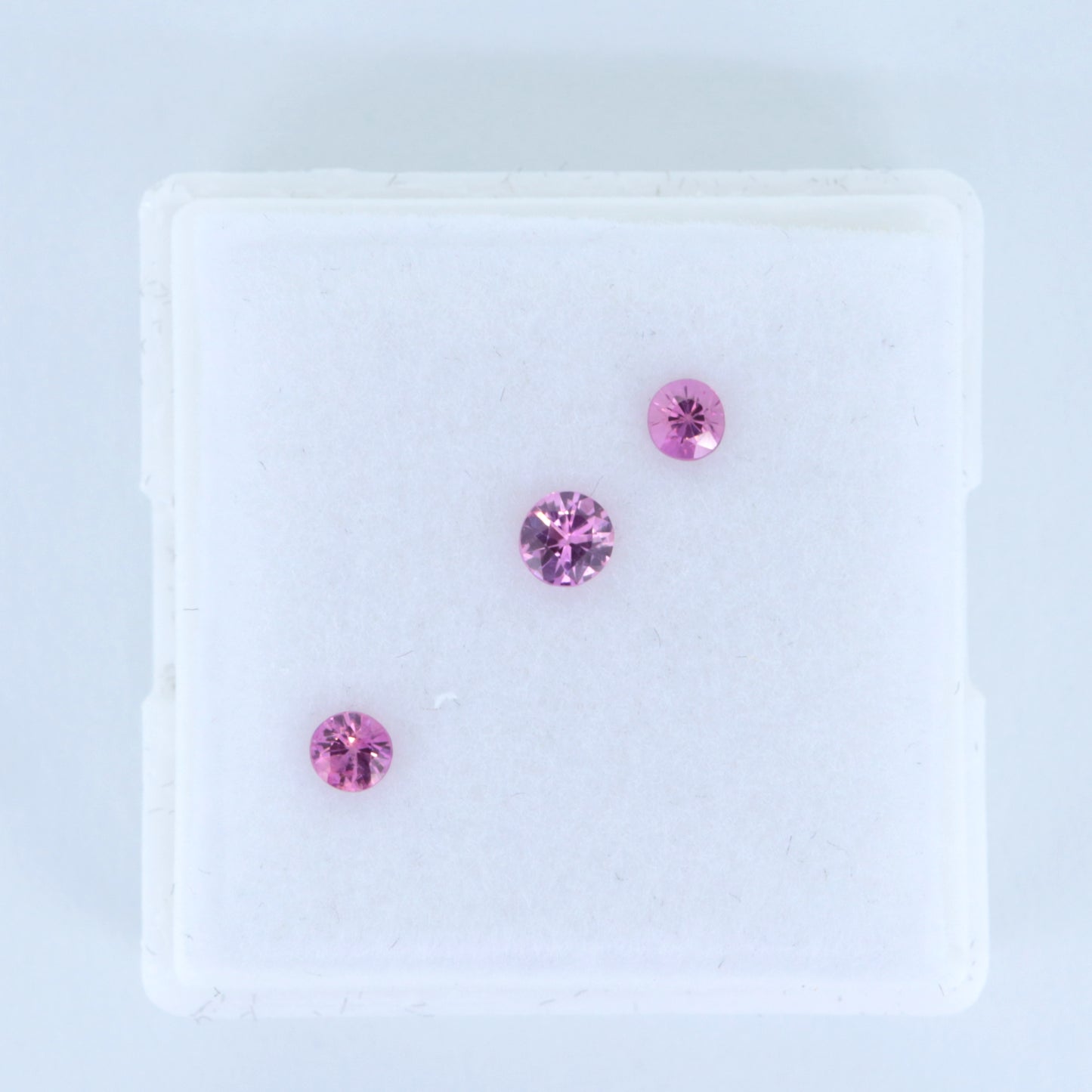 Pink Sapphire/ Round 2.6-2.8 x 2.0mm SP07